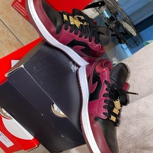 Has some scrapes on ankle sides but is in perfect condition with all charms.